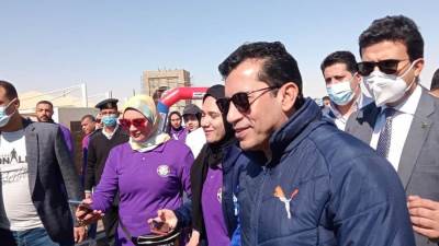 وزير الرياضة يطلق شارة بدء ماراثون للدراجات الهوائية بالوادي الجديد