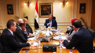 وزير قطاع الأعمال يجتمع بمجلس الإدارة الجديد لشركة مصر لتجارة وحليج الأقطان