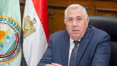 "القصير" يعقد اجتماعا لبحث تنفيذ قرارات مجلس الوزراء بالحفاظ على الأراضي الزراعية