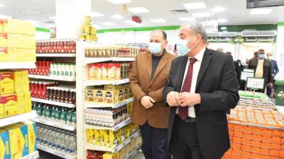 وزير التموين ومحافظ أسيوط يتفقدان إحدى فروع الشركة المصرية لتجارة الجملة