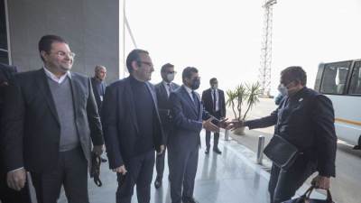 وزير الشباب والرياضة يستقبل بعثة الأهلي في مطار القاهرة