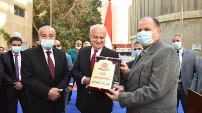 وزير التموين ومحافظ أسيوط يتفقدان مطاحن مصر الوسطى 