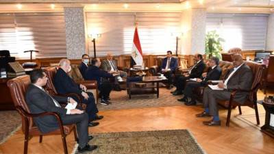 وزير الرياضة يلتقى مجلس إدارة نادى الفروسية 