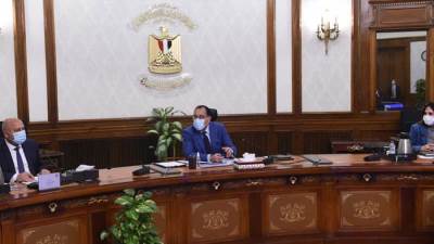 مدبولي يتابع مع وزير النقل عدداً من مشروعات الوزارة