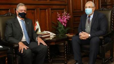 وزير الزراعة يبحث مع نظيره بدولة اوروجواي التعاون بين البلدين