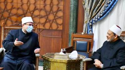 وزير الأوقاف يلتقي وفد من وزراء الشئون الإسلامية المشاركين بمؤتمر "عقد المواطنة"