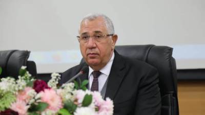 وزير الزراعة يبحث النهوض بالمحاصيل الزيتية والقصب والزيتون والتمور