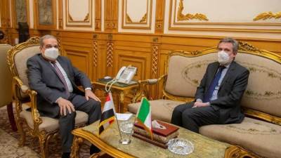 "وزير الإنتاج الحربى" يوقع اتفاقية لتصنيع مجموعات تحويل السيارات للعمل بالغاز الطبيعى