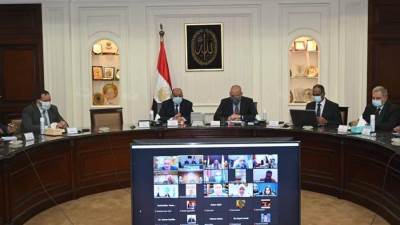 وزير الإسكان يترأس لجنة تسيير أعمال برنامج خدمات الصرف الصحى بالمناطق الريفية