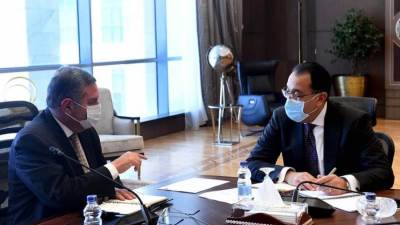 مدبولي يتابع الموقف التنفيذي لخطط توطين صناعة السيارات الكهربائية في مصر