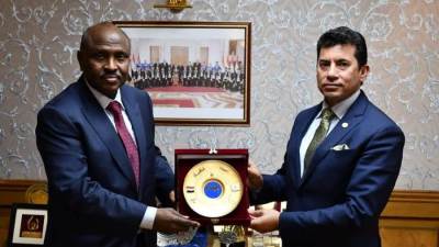 وزير الشباب يبحث مع سفير جيبوتي تعزيز التعاون الثنائي
