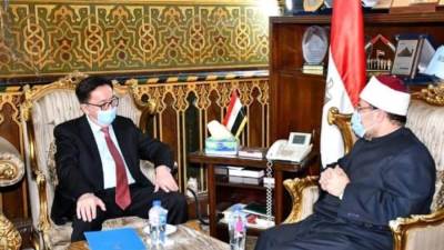 وزير الأوقاف يستقبل سفير كازاخستان