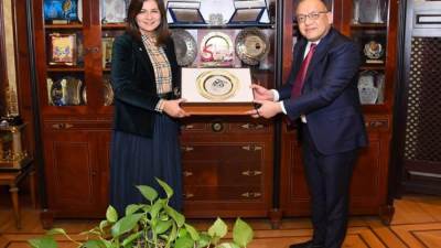 وزيرة الهجرة تبحث مع سفير الفلبين تبادل الخبرات