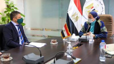 وزيرة البيئة تناقش مع ممثلي شركة بيكر هيوز العالمية للطاقة التعاون الثنائي