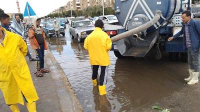 بالصور.. أجهزة المدن الجديدة تواجه موجة الطقس السييء وآثار سقوط مياه الأمطار