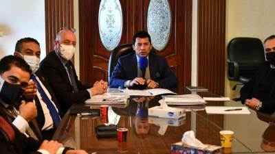 وزير الرياضة يناقش مع رئيس الاتحاد الدولى للخماسى استضافة مصر لكأس العالم