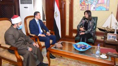 وزيرة الهجرة تلتقي المدير التنفيذي لمركزالأزهر العالمي للفتوى الالكترونية 
