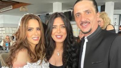 بالصور.. دنيا عبد العزيز تعقد قرانها اليوم وسط حضور الفنانين