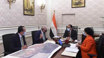 «مدبولي» يتابع مع محافظ جنوب سيناء استعدادات استضافة مؤتمر تغير المناخ «COP27»