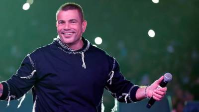 تعرف على السبب وراء حذف أغاني عمرو دياب من «يوتيوب»