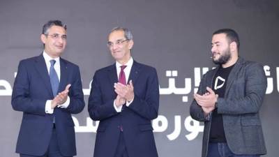 وزير الاتصالات يشهد إطلاق البريد المصرى لتطبيق «yalla»