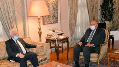 وزير الخارجية يستقبل عزام الأحمد لبحث آخر مُستجدات الأوضاع في الأراضي الفلسطينية