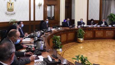 رئيس الوزراء يناقش التداعيات الاقتصادية للأزمة الروسية الأوكرانية على مصر