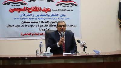 "سعفان" يسلم 3526 وثيقة تأمين تكافلي للعمالة غير المنتظمة بـ(4) شركات للمقاولات