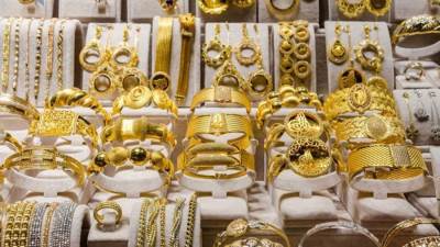 الغزو الروسي لـ أوكرانيا يتسبب في جنون الذهب.. تعرف على الأسعار  