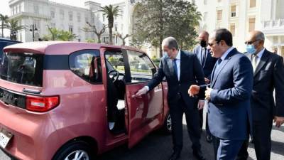 الرئيس السيسي يتابع الموقف التنفيذي لتوطين صناعة السيارات الكهربائية