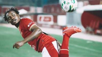 «تاو ومعلول» ينضمان لقائمة الأهلي قبل مواجهة صن داونز في دوري الأبطال