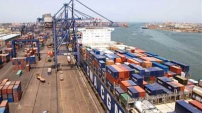 رغم سوء الأحوال الجوية.. استمرار حركة السفن والملاحة بموانئ البحر الأحمر 