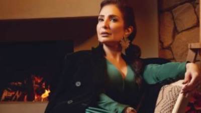 وفاة والدة الفنانة أمل رزق بعد صراع طويل مع المرض