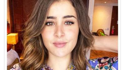 بإطلالة «هادئة».. عائشة بن أحمد تخطف الأنظار من الإسكندرية