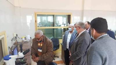 «القصير» يتفقد مركز التلقيح الاصطناعي بالعامرية.. وتسليم 200 رأس ماشية