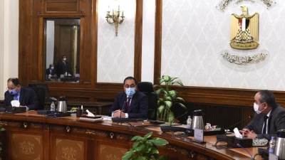 رئيس الوزراء يتابع موقف تطوير قطاع الطيران المدني