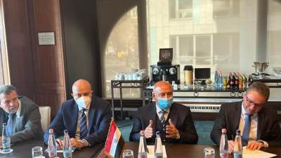 وزير النقل يلتقي نائب رئيس ترانسماش هولدنج لتوريد 1300عربة سكة حديد جديدة