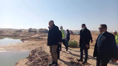 «عبد العاطى» يتفقد مشروعات الحماية من أخطار السيول بـ البحر الأحمر