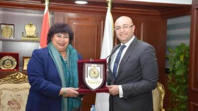 وزيرة الثقافة تبحث تنفيذ عدد من الفعاليات والأنشطة الإبداعية في بني سويف