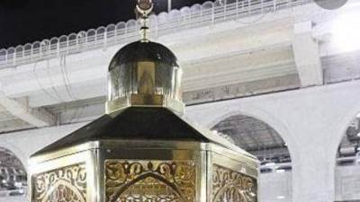 رئاسة الحرمين تجري أعمال الصيانة الدورية لمقام إبراهيم عليه السلام