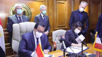 «عبدالغفار» يوقع عقد الاستشاري لحرم الجامعة الفرنسية الجديد في مصر