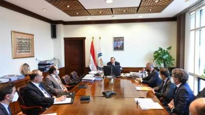 وزير البترول يلتقي وفداً من "إيني" الإيطالية لضخ استثمارات بخليج السويس