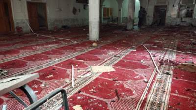 بالصور.. مقتل 30 شخصاً بتفجير مسجد في باكستان