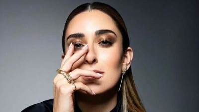 بـ قلب أسود.. أمنية خليل تتصدر غلاف مجلة زهرة الخليج