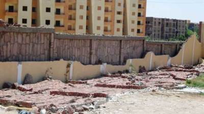 انهيار سور بمدينة العاشر يتسبب في مصرع وإصابة 5 أشخاص