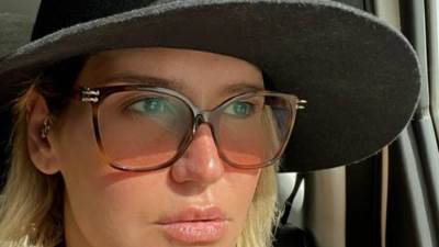 هنا شيحة توجه رسالة لمتابعيها: «جميعنا مصابون بكدمات بشكل ما وعلينا أن نتقبل»