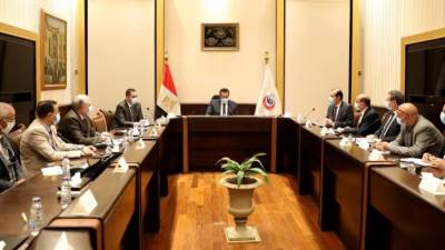 «عبد الغفار» يجتمع مع وكلاء الوزارة في 8 محافظات لمناقشة خطة العمل