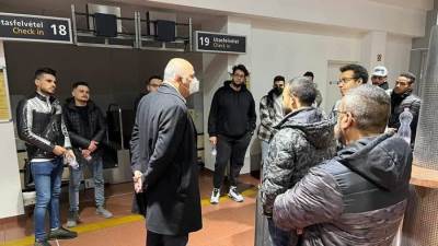 سفارتنا في بودابست تنهي إجراءات سفر مجموعة من المصريين القادمين من أوكرانيا