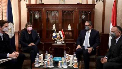 وزير السياحة والآثار يلتقي رئيس متحف اللوفر لبحث سبل التعاون