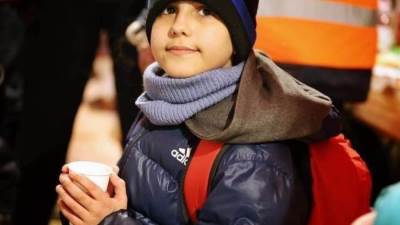 معه كيس بلاستيك.. طفل سوري يقطع 1500 كم من أوكرانيا إلى سلوفاكيا